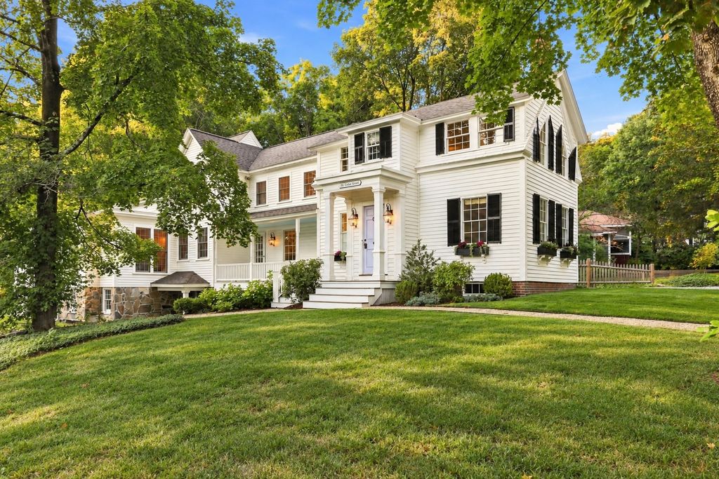 81 Central St, Andover, MA 01810