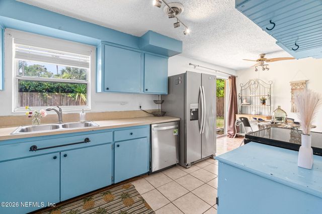 2464 SPOKANE Avenue, Atlantic Beach, FL 32233