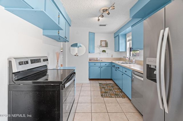 2464 SPOKANE Avenue, Atlantic Beach, FL 32233