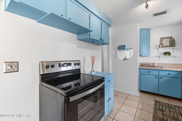 2464 SPOKANE Avenue, Atlantic Beach, FL 32233