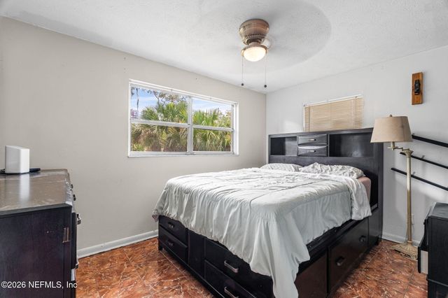 2464 SPOKANE Avenue, Atlantic Beach, FL 32233