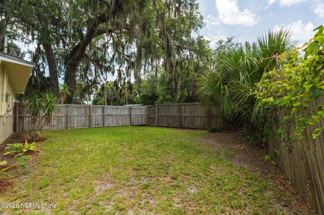2464 SPOKANE Avenue, Atlantic Beach, FL 32233