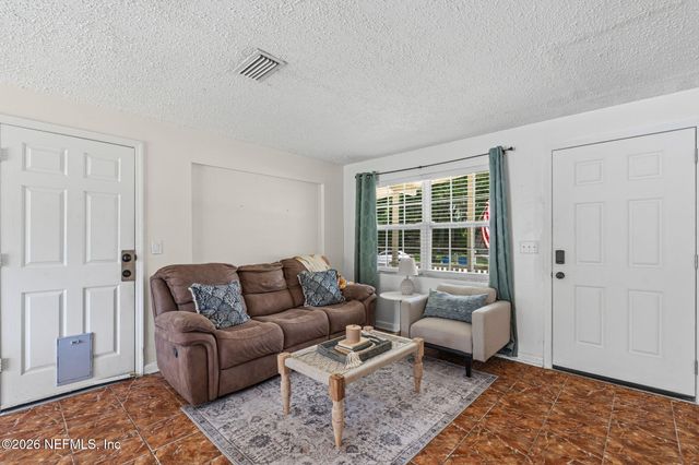 2464 SPOKANE Avenue, Atlantic Beach, FL 32233