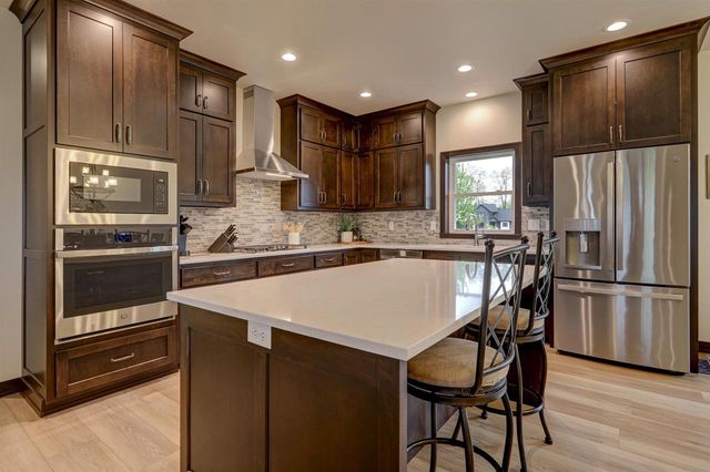 2128 CLOVER FIELD DRIVE, Suamico, WI 54313