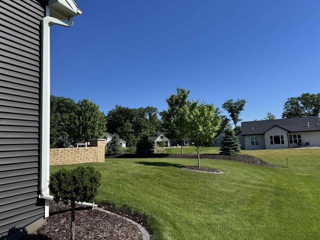 2128 CLOVER FIELD DRIVE, Suamico, WI 54313