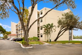 118 Lake Emerald Drive 110, Oakland Park, FL 33309