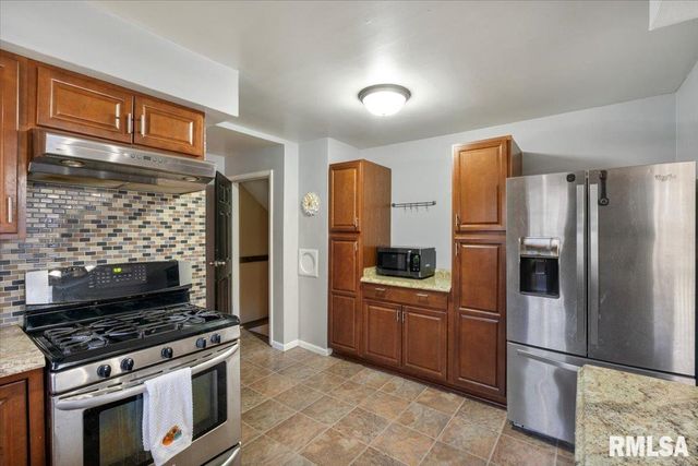 337 5TH Street Court, Silvis, IL 61282