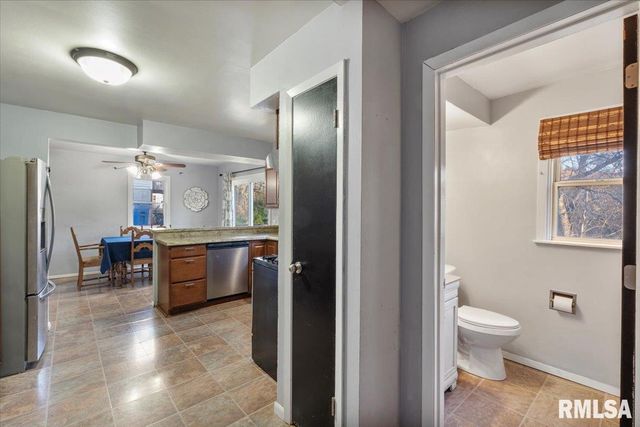 337 5TH Street Court, Silvis, IL 61282