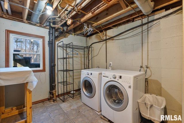 337 5TH Street Court, Silvis, IL 61282