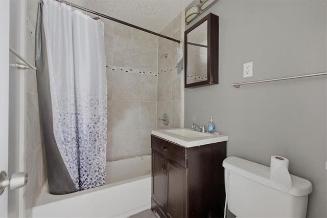 5428 College Avenue, Kansas City, MO 64130