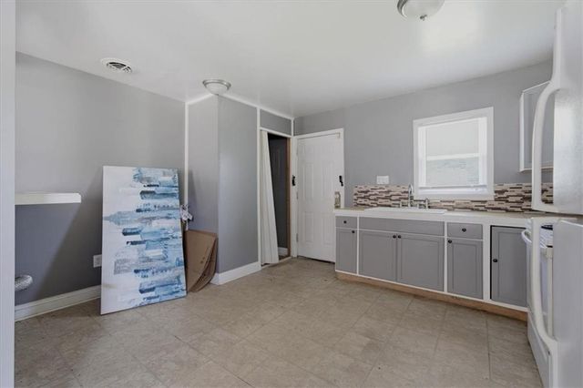 5428 College Avenue, Kansas City, MO 64130