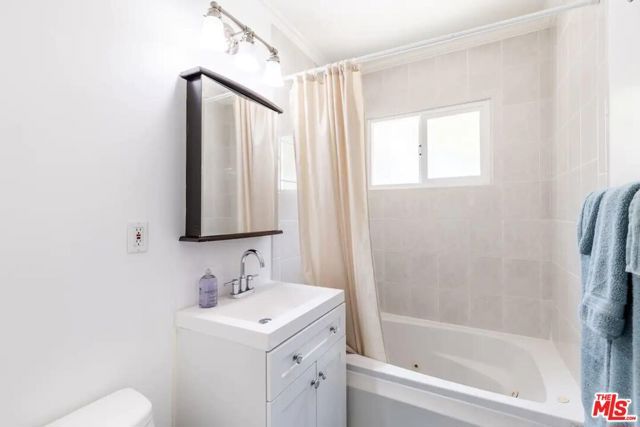 6838 Bertrand Avenue, Los Angeles, CA 91335