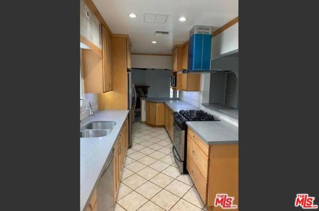 6838 Bertrand Avenue, Los Angeles, CA 91335