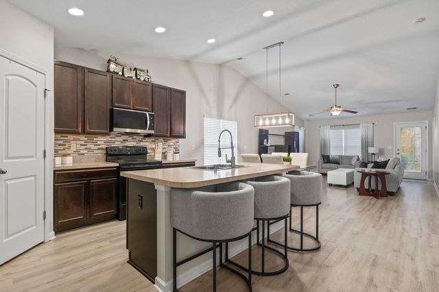 400 Stafford Dr., Myrtle Beach, SC 29579