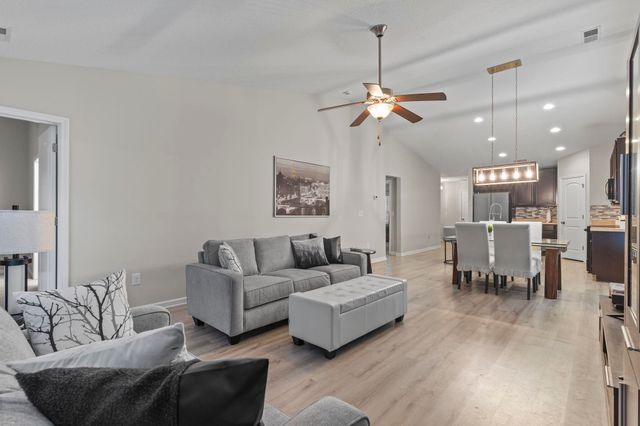 400 Stafford Dr., Myrtle Beach, SC 29579