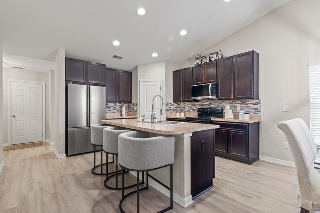 400 Stafford Dr., Myrtle Beach, SC 29579