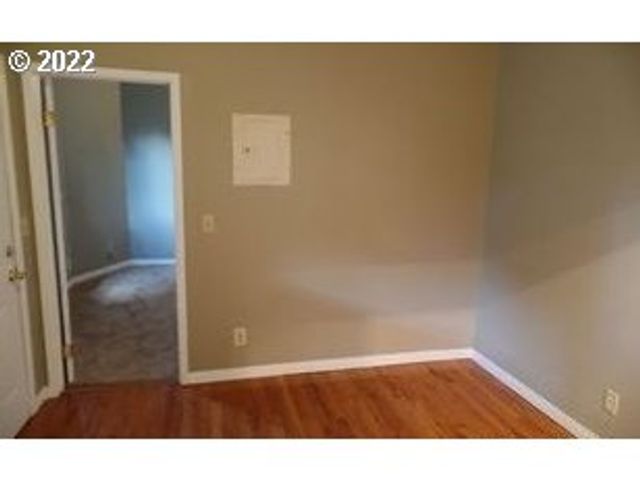 1414 Se LAMBERT St, Portland, OR 97202