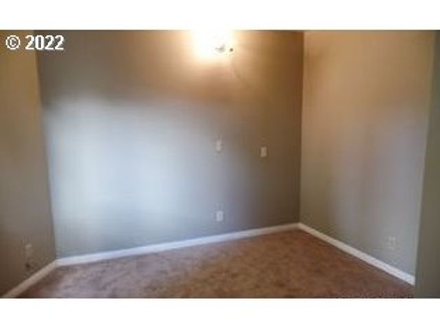 1414 Se LAMBERT St, Portland, OR 97202