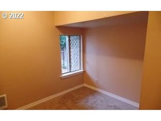 1414 Se LAMBERT St, Portland, OR 97202