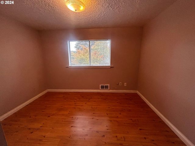 1414 Se LAMBERT St, Portland, OR 97202