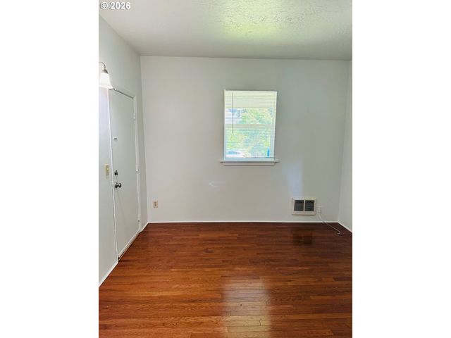 1414 Se LAMBERT St, Portland, OR 97202