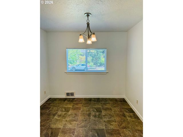 1414 Se LAMBERT St, Portland, OR 97202