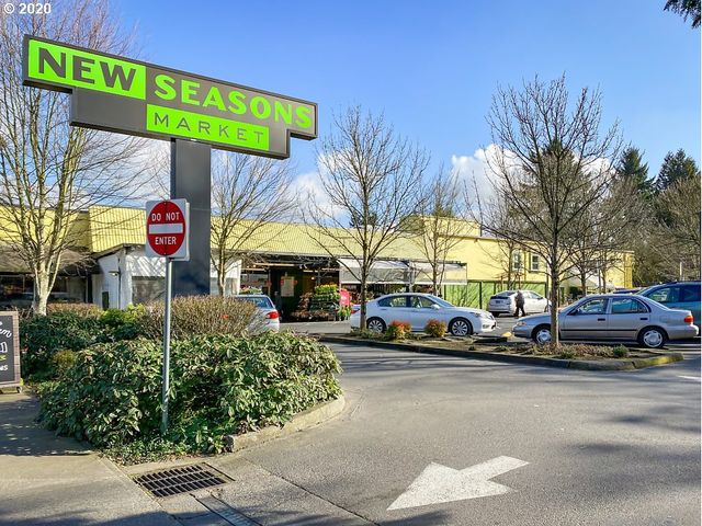 1414 Se LAMBERT St, Portland, OR 97202