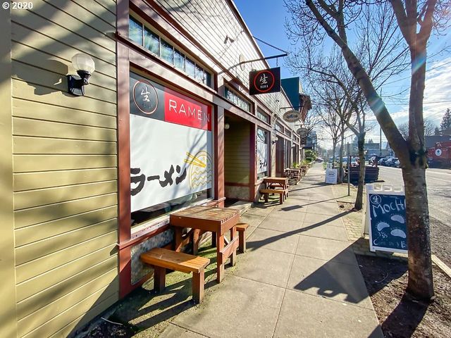 1414 Se LAMBERT St, Portland, OR 97202