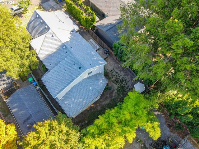 1414 Se LAMBERT St, Portland, OR 97202