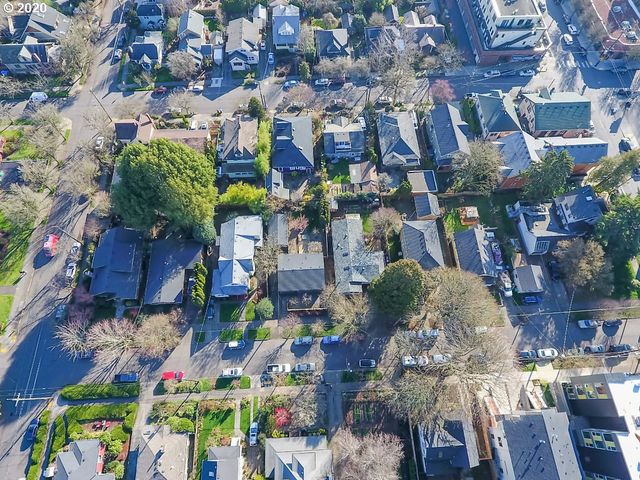 1414 Se LAMBERT St, Portland, OR 97202