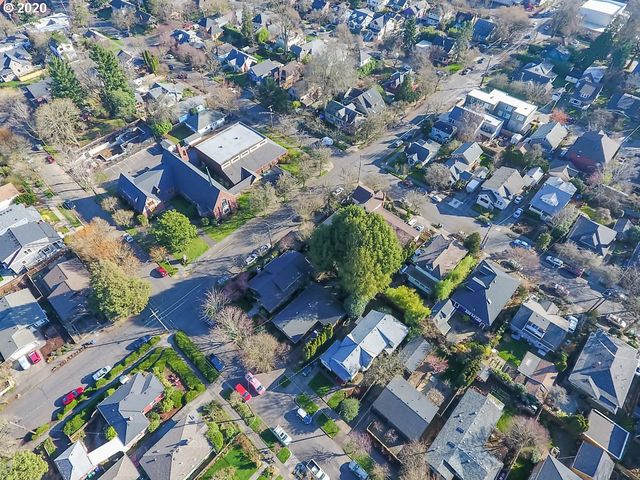 1414 Se LAMBERT St, Portland, OR 97202