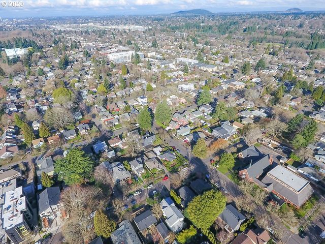 1414 Se LAMBERT St, Portland, OR 97202