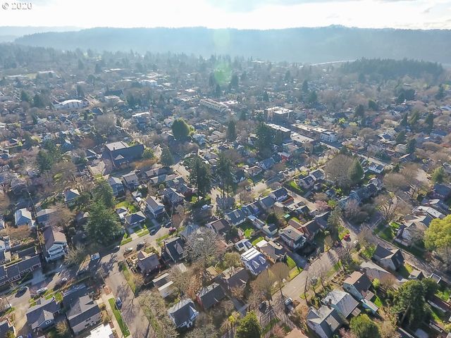 1414 Se LAMBERT St, Portland, OR 97202