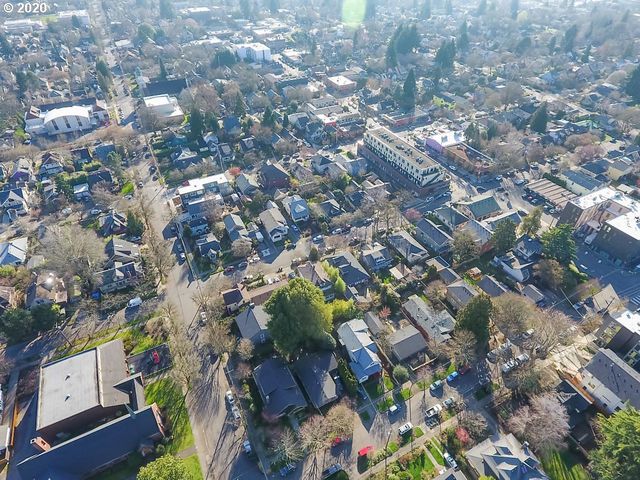 1414 Se LAMBERT St, Portland, OR 97202