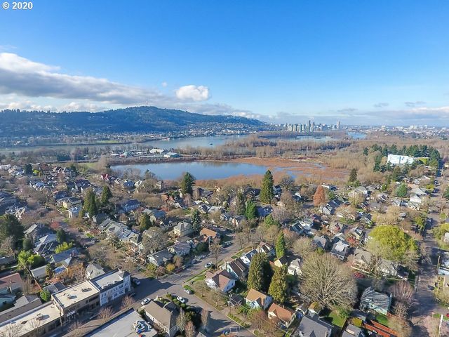 1414 Se LAMBERT St, Portland, OR 97202