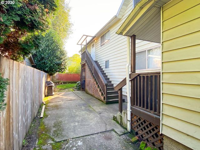 1414 Se LAMBERT St, Portland, OR 97202