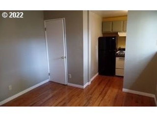 1414 Se LAMBERT St, Portland, OR 97202