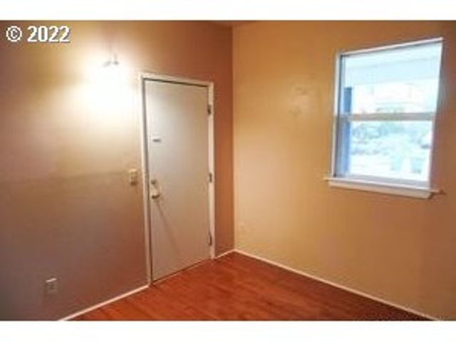 1414 Se LAMBERT St, Portland, OR 97202
