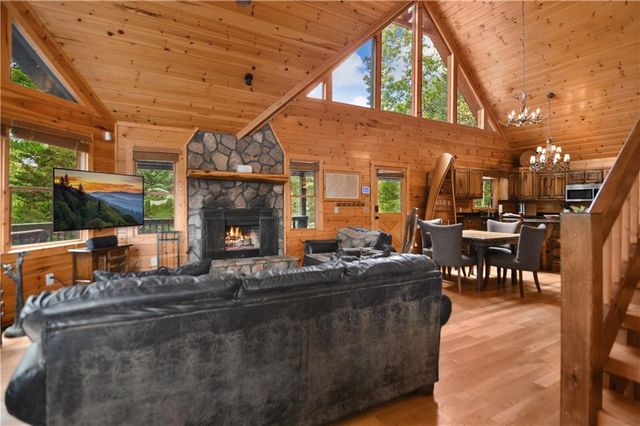 305 Skybound Rd, Blue Ridge, GA 30513