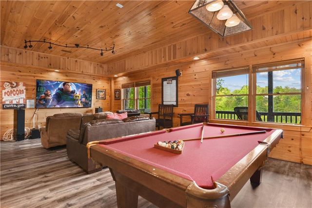 305 Skybound Rd, Blue Ridge, GA 30513