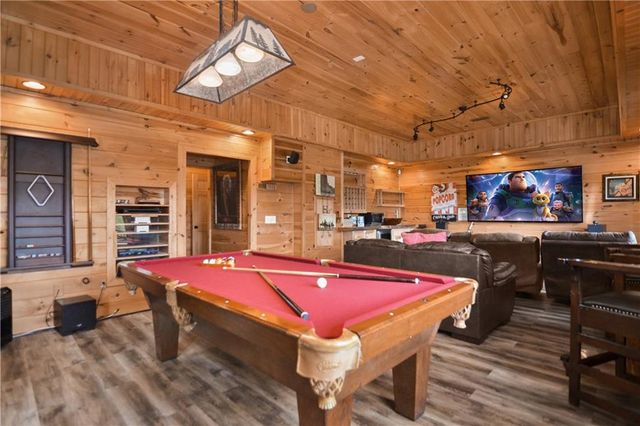 305 Skybound Rd, Blue Ridge, GA 30513