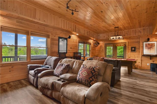 305 Skybound Rd, Blue Ridge, GA 30513