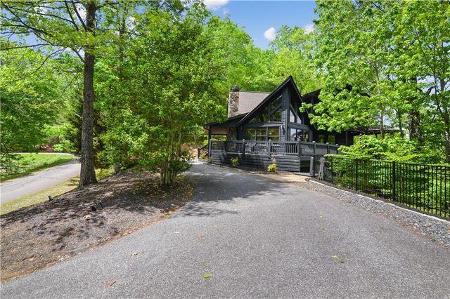 305 Skybound Rd, Blue Ridge, GA 30513