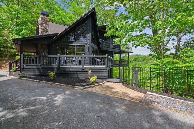 305 Skybound Rd, Blue Ridge, GA 30513