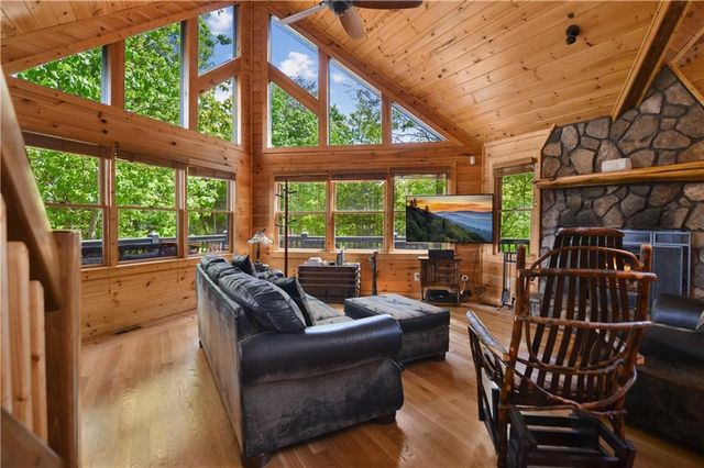 305 Skybound Rd, Blue Ridge, GA 30513