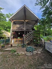 1480 Davis Mountain Road, Hendersonville, NC 28739