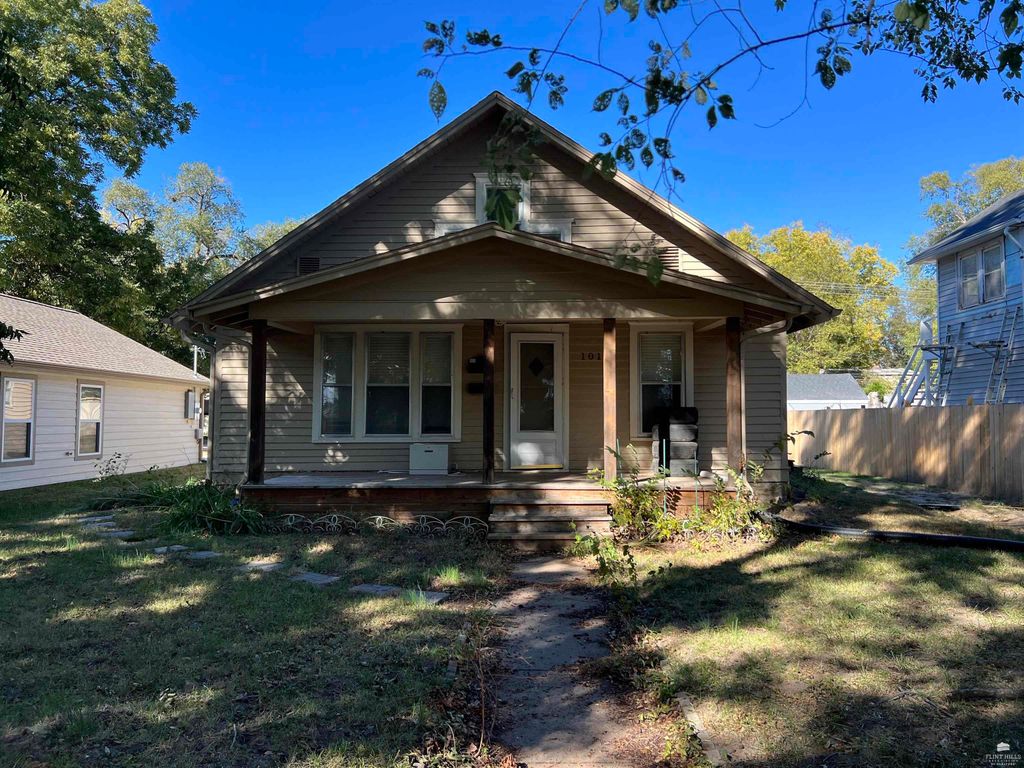 1012 Yuma Street, Manhattan, KS 66502