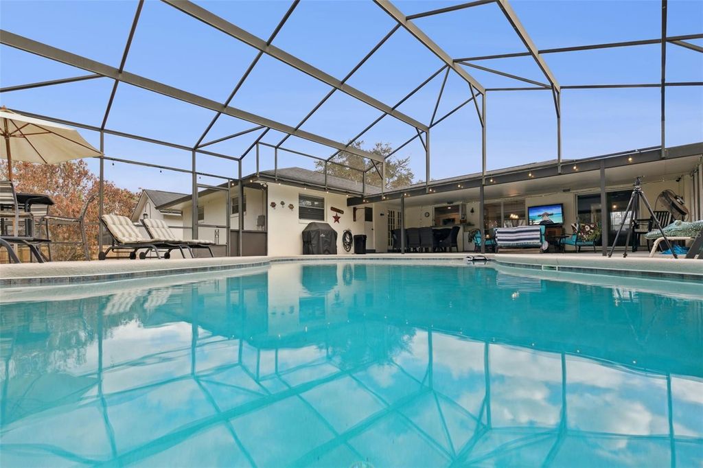 Image 23 of property listing at 895 PALMETTO STREET, Oviedo, FL 32765