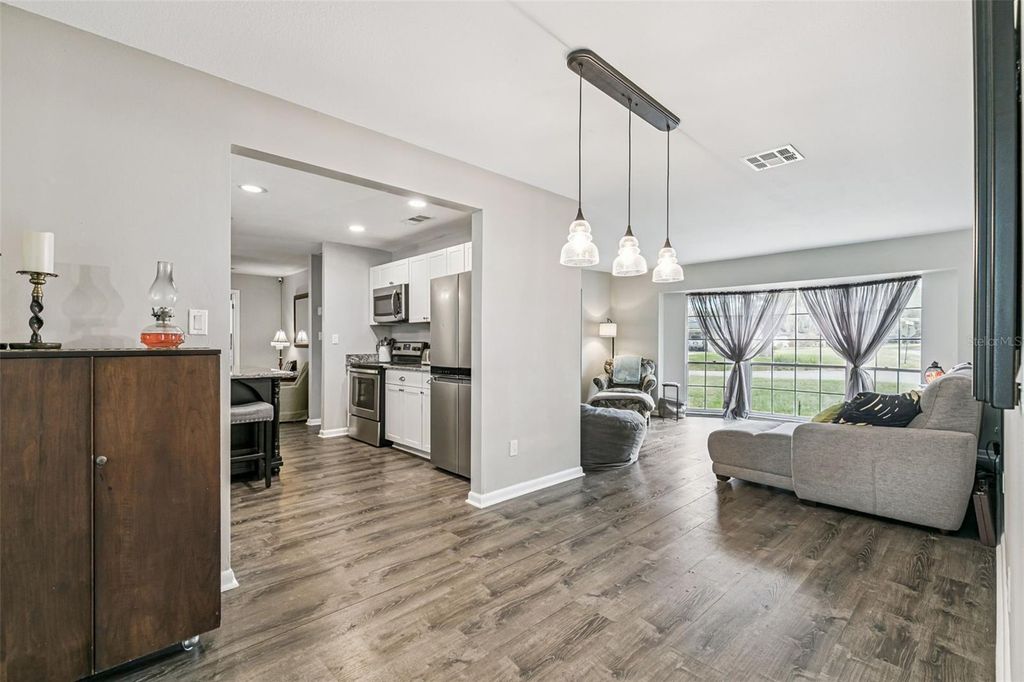 Image 9 of property listing at 895 PALMETTO STREET, Oviedo, FL 32765