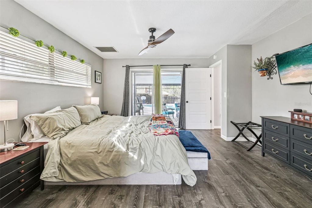 Image 10 of property listing at 895 PALMETTO STREET, Oviedo, FL 32765